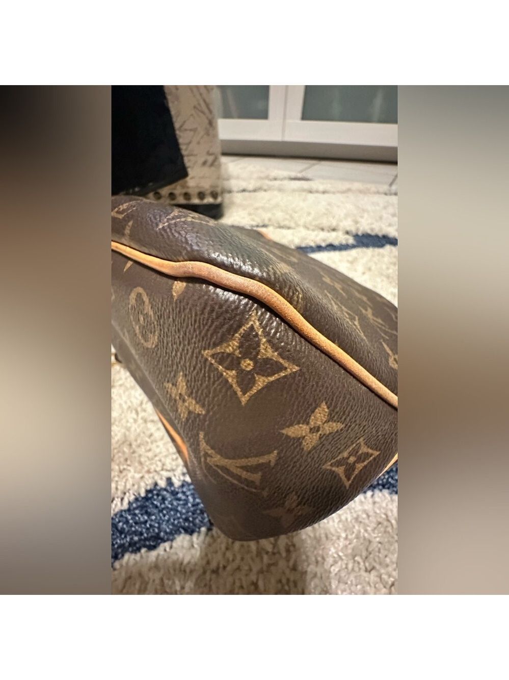 Louis Vuitton Delightful Monogram Shoulder Bag in Pivoine - Picture 14 of 17